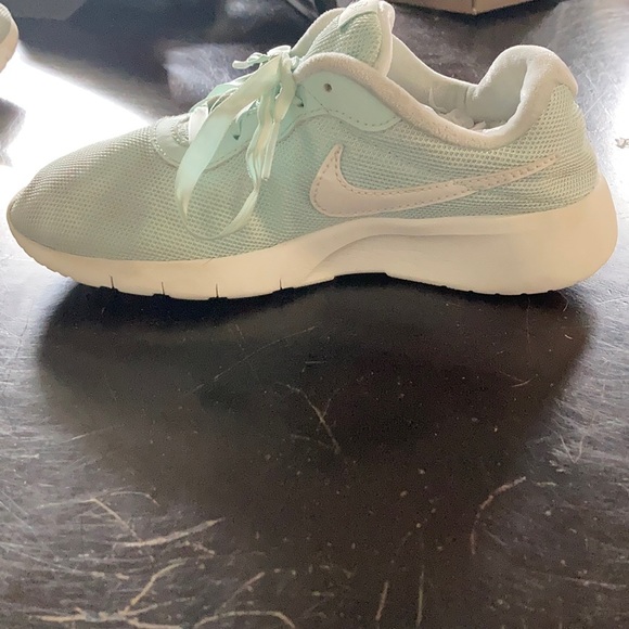 Nike - Picture 5 of 5